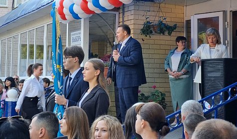 Депутаты пошли в школу